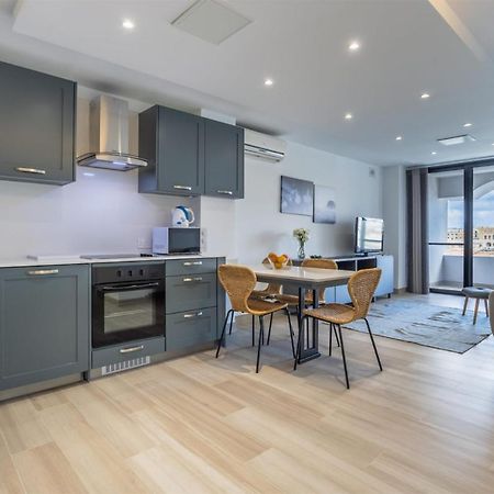 Deluxe Seaview Apartment Saint Julian's ภายนอก รูปภาพ