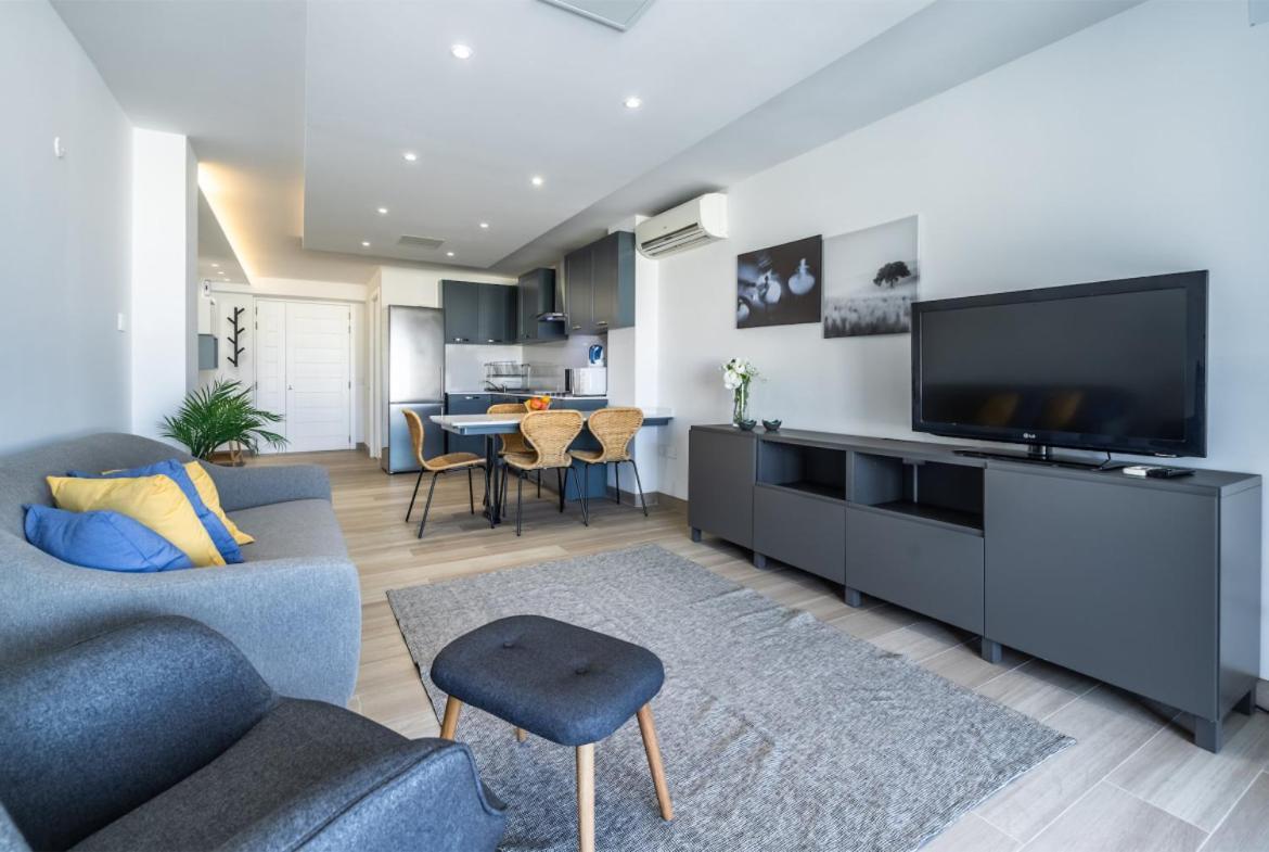 Deluxe Seaview Apartment Saint Julian's ภายนอก รูปภาพ