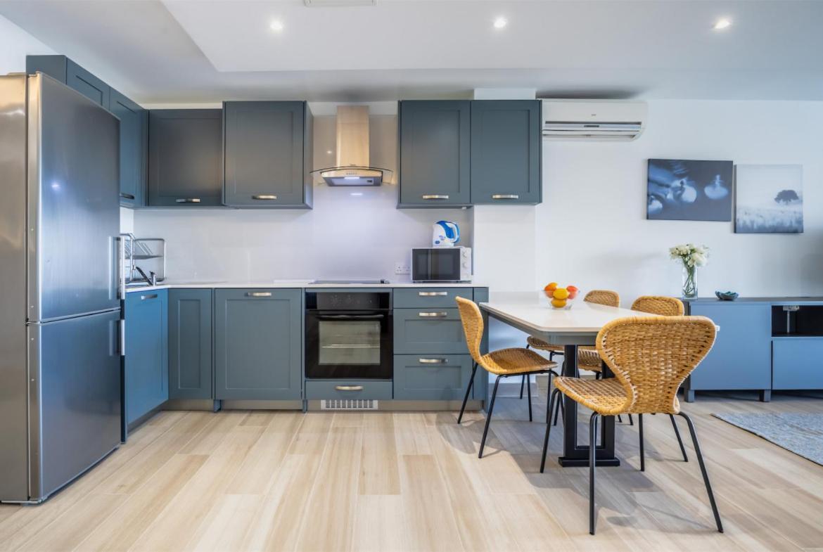 Deluxe Seaview Apartment Saint Julian's ภายนอก รูปภาพ