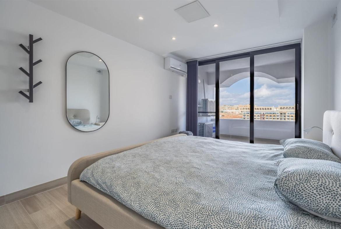 Deluxe Seaview Apartment Saint Julian's ภายนอก รูปภาพ